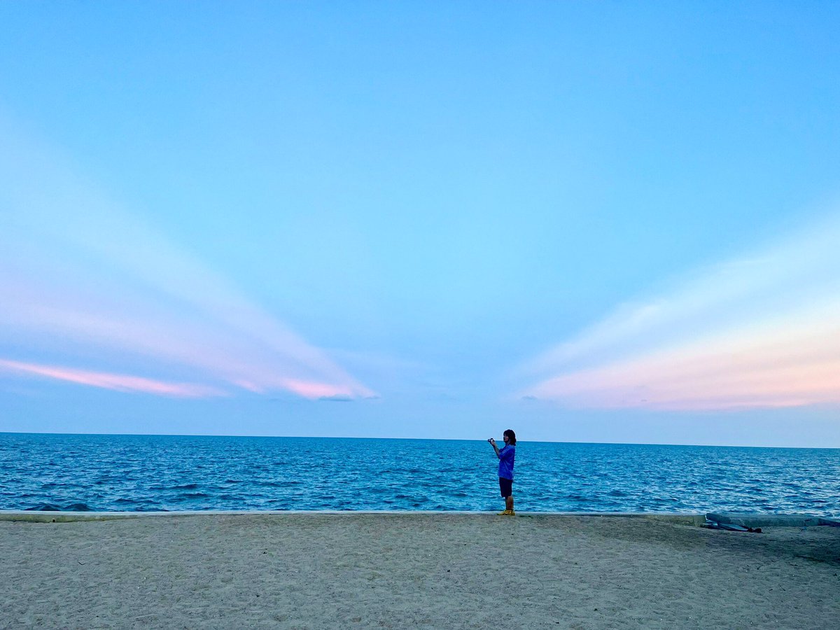 maartstudio's tweet photo. รู้สึกผ่อนคลายมากๆ ทะเลดีจริงๆ ครับ
“I feel so relaxed. The sea is really nice.” #nicesea #niceview https://t.co/ISAzqvbsyT