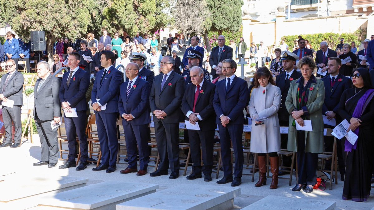 PLinMalta's tweet photo. Today, 🇵🇱Amb. @TCzyszek attended the #ANZAC Day Commemoration Ceremony at the Pietà Military Cemetery. He laid a wreath in honour of all 🇦🇺&amp;🇳🇿 soldiers who have served in wars both past and present. It was also an occasion to acknowledge the role of 🇲🇹 in the care of the wounded. https://t.co/jJuraDKDaB