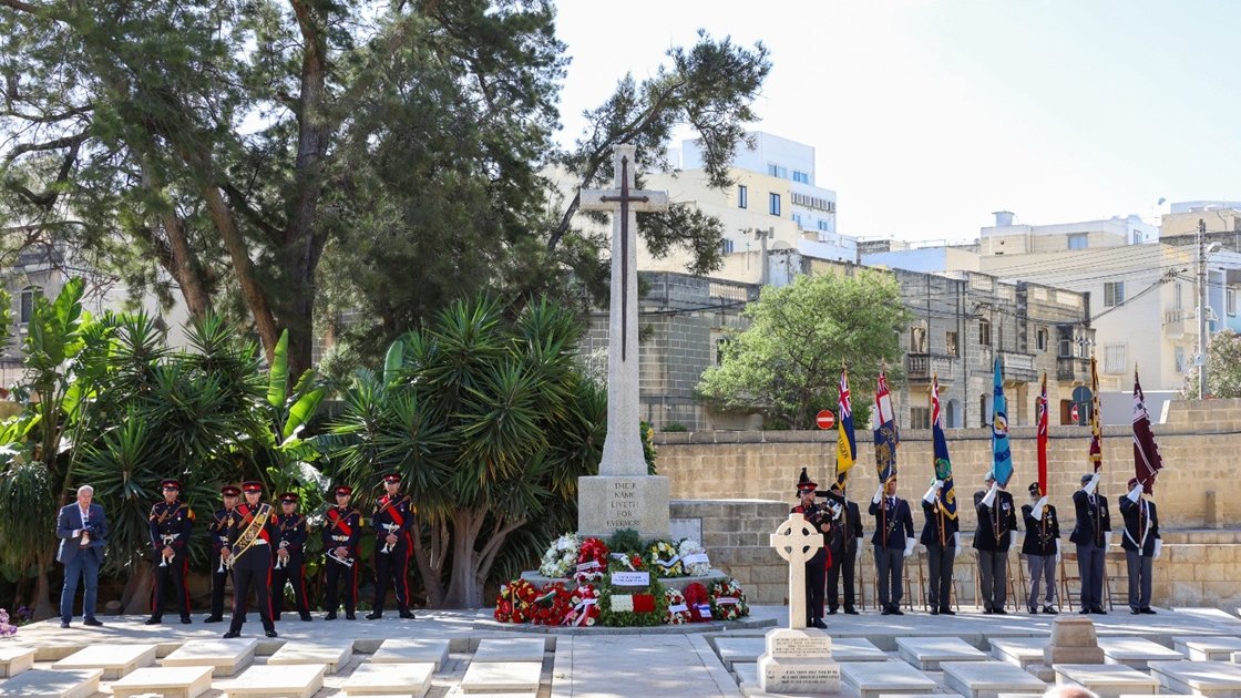 PLinMalta's tweet photo. Today, 🇵🇱Amb. @TCzyszek attended the #ANZAC Day Commemoration Ceremony at the Pietà Military Cemetery. He laid a wreath in honour of all 🇦🇺&amp;🇳🇿 soldiers who have served in wars both past and present. It was also an occasion to acknowledge the role of 🇲🇹 in the care of the wounded. https://t.co/jJuraDKDaB