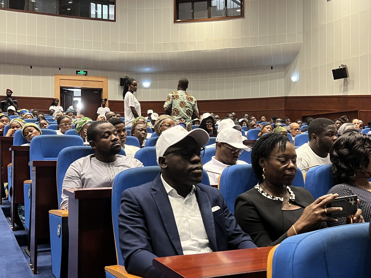 UNICEF_Benin's tweet photo. « Tout en améliorant les outils existants, il faut explorer de nouvelles approches comme les vaccins, l’utilisation des technologies numériques pour une surveillance et une meilleure gestion du paludisme » Benjamin Hounkpatin, Ministre de la santé @gouvbenin https://t.co/1zgT8LLE14