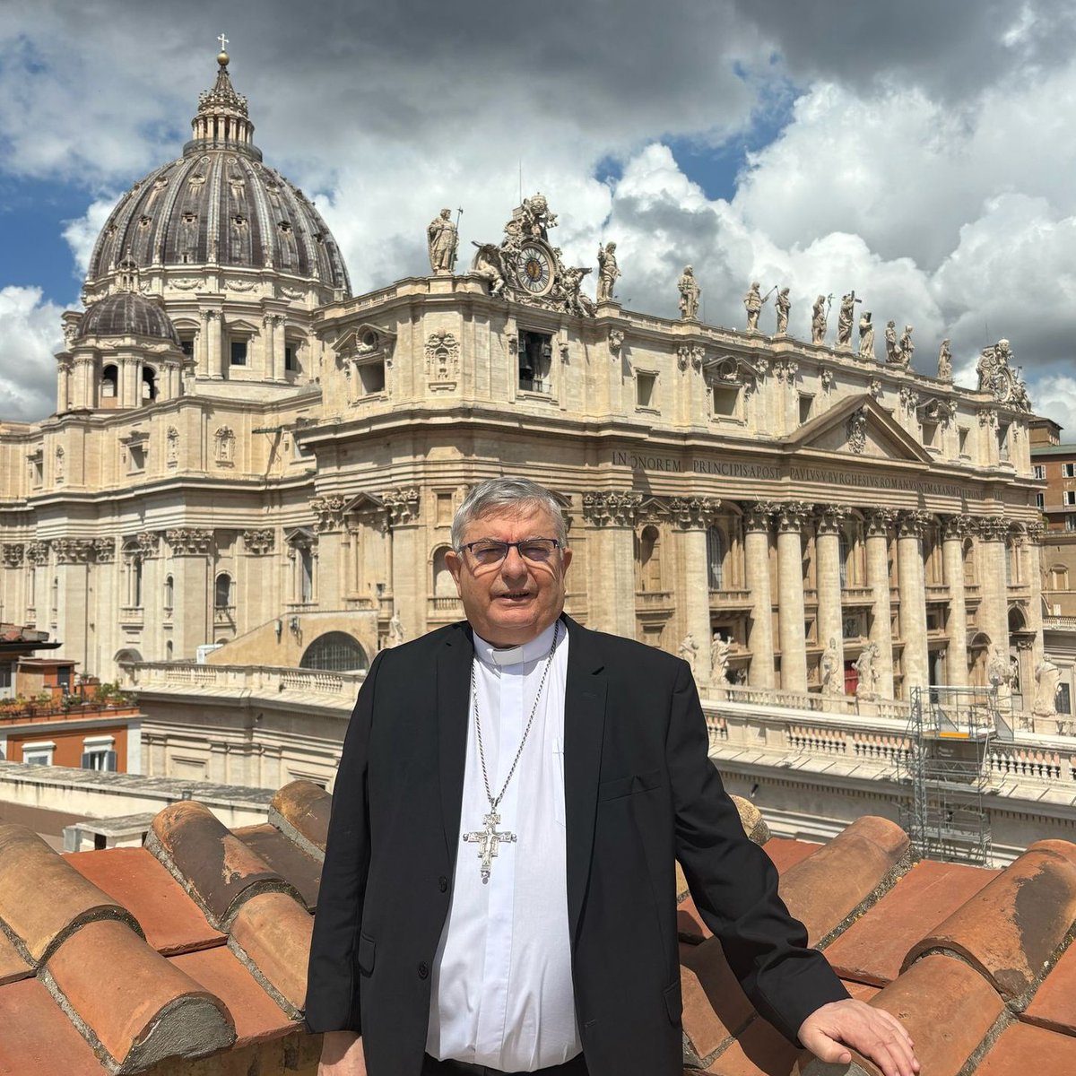 El Arzobispo de Mérida-Badajoz ya se encuentra en el #Vaticano para participar mañana en el funeral del #PapaFrancisco

🙏 Esta mañana ha rezado ante su féretro en la #BasílicaSanPedro

🙏Nuestra Iglesia diocesana se une en oración y agradecimiento por su pontificado