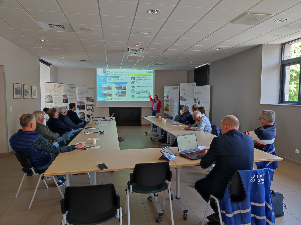 🔴 En direct des Rencontres des collèges
Territoire d'<a href="/Energie_Mayenne/">Territoire d'Énergie Mayenne 💡</a> rencontrent les élus de la com com de l'Ernée pr présenter l'accompagnement &amp; les activités du syndicat d'énergie
📅Prochaines et dernières rencontres le Mercredi 30 avril 2025 : <a href="/LavalAgglo/">LavalAgglo</a>