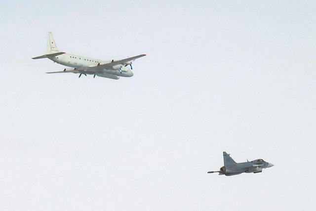 DefenseMirror's tweet photo. Swedish Jets Escort Russian Signals Intelligence Aircraft in First Mission for NATO::
https://t.co/8N4uWXWYwm
#SwedenNATO #Gripen #BalticSea #NATOAirPolicing #RussianAircraft #SwedishAirForce #PolishAirspace #IL20 #Malbork #NATO https://t.co/qH0qUHoKpi