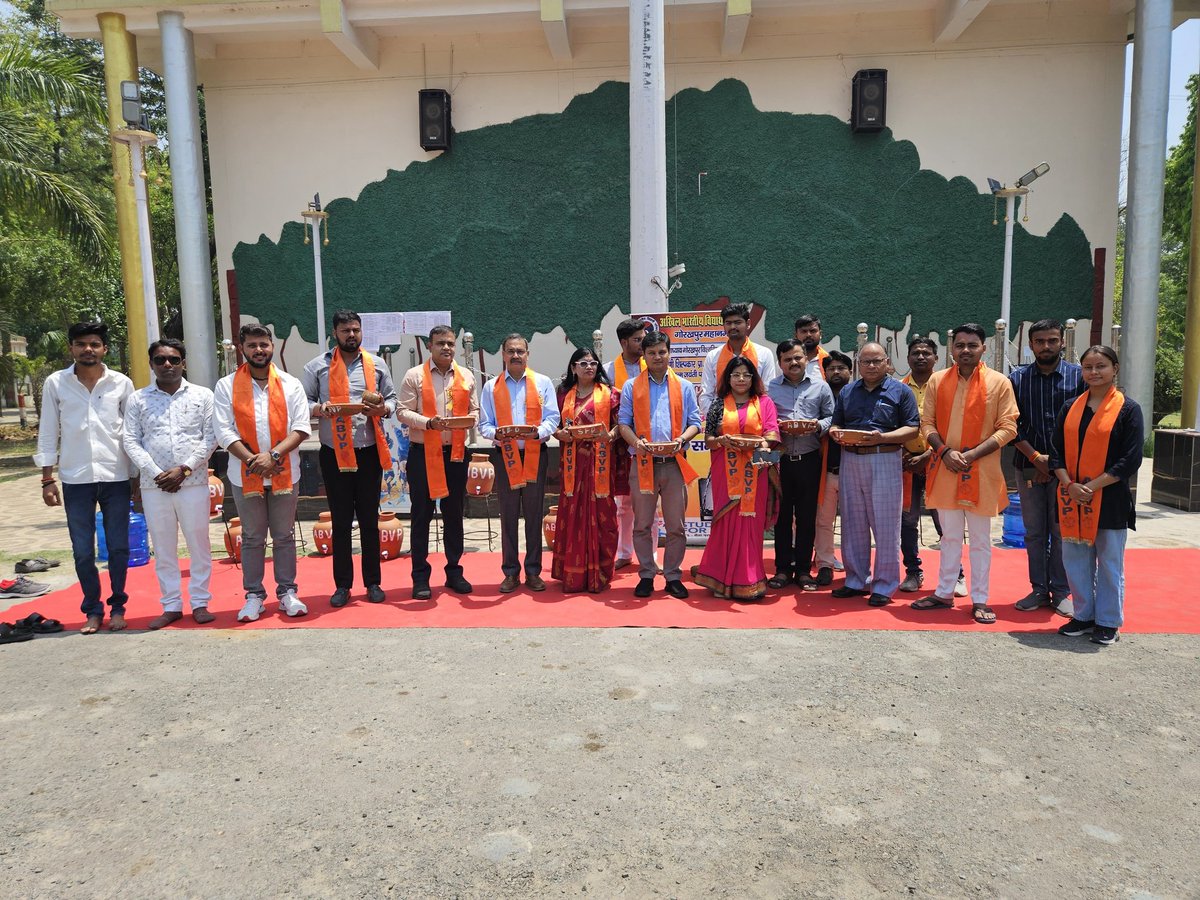 अभाविप दीनदयाल उपाध्याय गोरखपुर विश्वविद्यालय इकाई द्वारा विश्वविद्यालय परिसर मे "जल प्याऊ" कार्यक्रम का उद्घाटन किया गया, जिसमें मुख्य रुप से उप जिलाधिकारी अंजनी कुमार चेयर मैन रेड क्रॉस सोसाइटी शिवेंद्र विक्रम सिंह, रा०का०प० सदस्य व क्षेत्रीय छात्रा प्रमुख प्रो. सुषमा पांडेय की