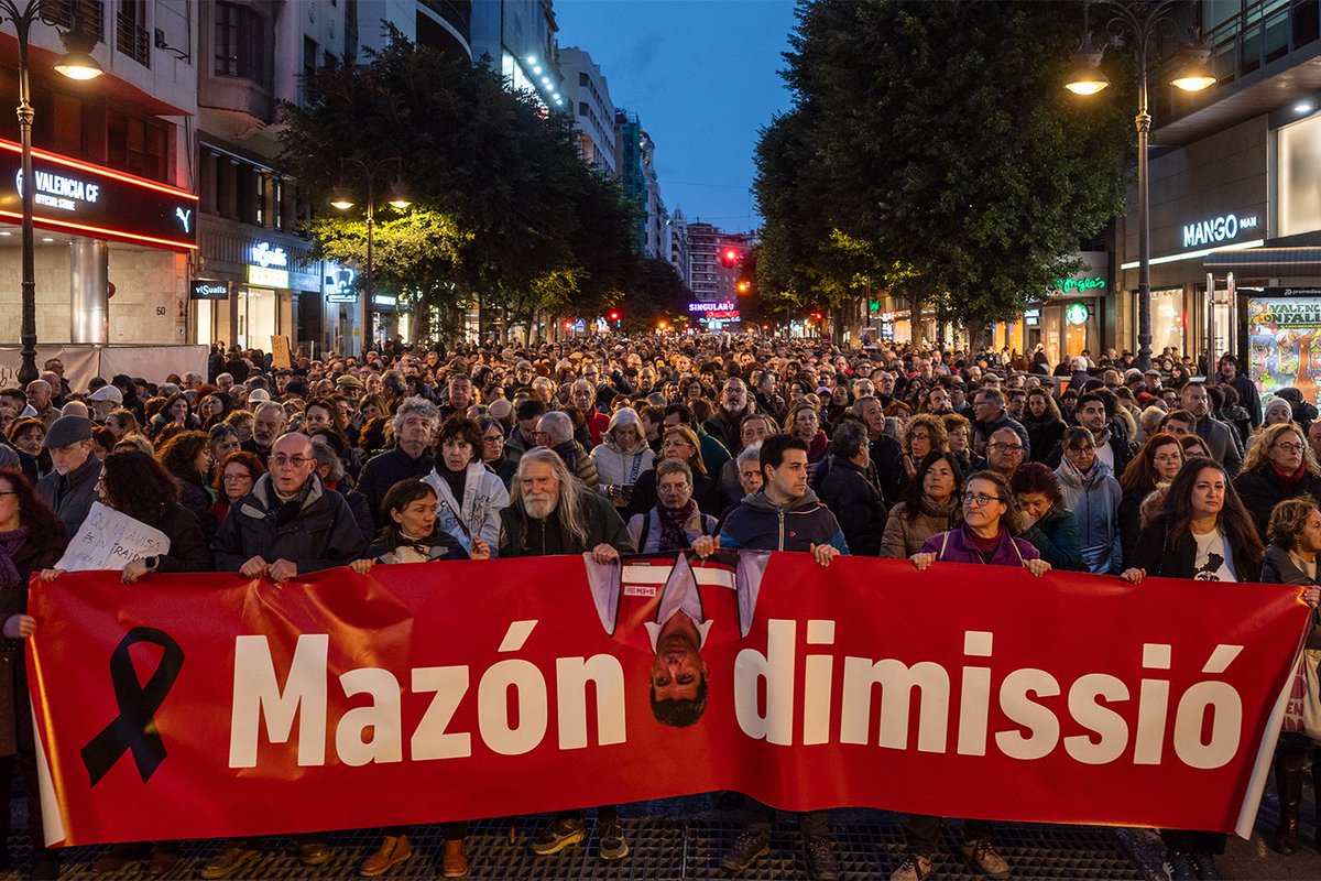 #POLÍTICA | “Exigim responsabilitats penals per a Mazón i l’empresariat culpable de les víctimes de la dana”: Sindicats convoquen vaga general al #PaísValencià directa.cat/exigim-respons… L'aturada tindrà lloc el 29 de maig, quan es compliran set mesos de la dana✍️<a href="/EsterFayos/">Ester</a>