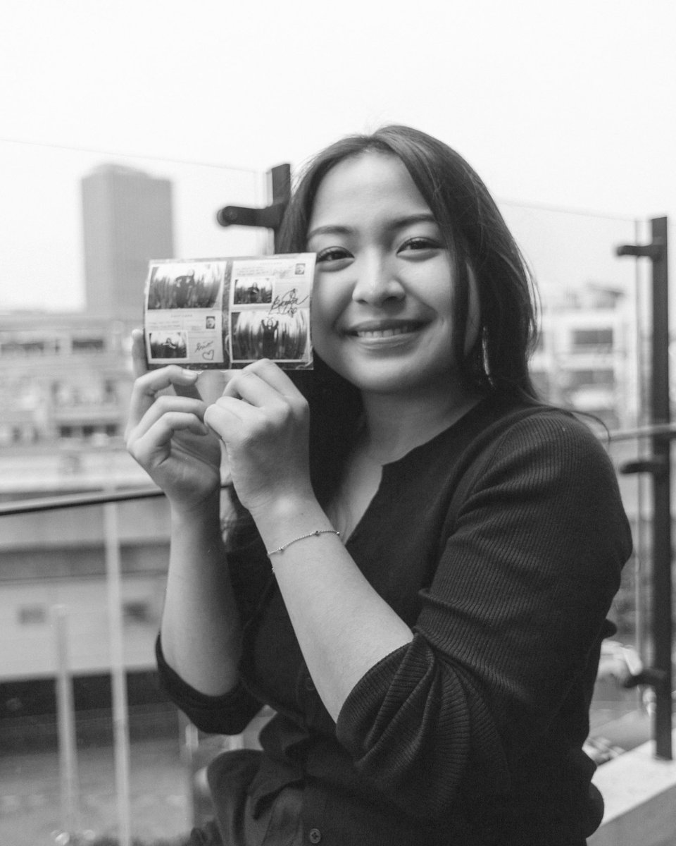 PhotogramsID's tweet photo. BERNADYA WITH HER FRAMES 🥹🖼️

Don’t forget to tag us after you’re done posing and taking pics with the frames!

Available in every Photograms booth from 21 April - 21 May

Click the link below for our booth locations

https://t.co/qBBuxQ7Oii https://t.co/ldMSJ0ByXk