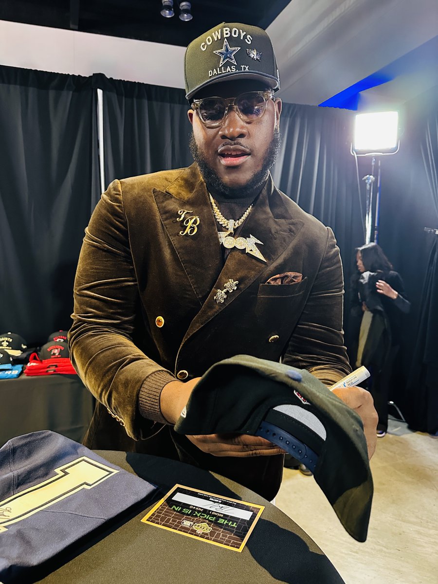 NFL+ (@nflplus) on Twitter photo You can bid on the first #Cowboys jersey signed by Tyler Booker right after being drafted! #NFLDraft
This @NFLAuction is supporting Booker’s local high school football program <a href="/HouseFamSports/">HillhouseAthletics</a>
🔗: nflauction.nfl.com/tyler-booker-s… You can bid on the first #Cowboys jersey signed by Tyler Booker right after being drafted! #NFLDraft
This @NFLAuction is supporting Booker’s local high school football program <a href="/HouseFamSports/">HillhouseAthletics</a>
🔗: nflauction.nfl.com/tyler-booker-s…