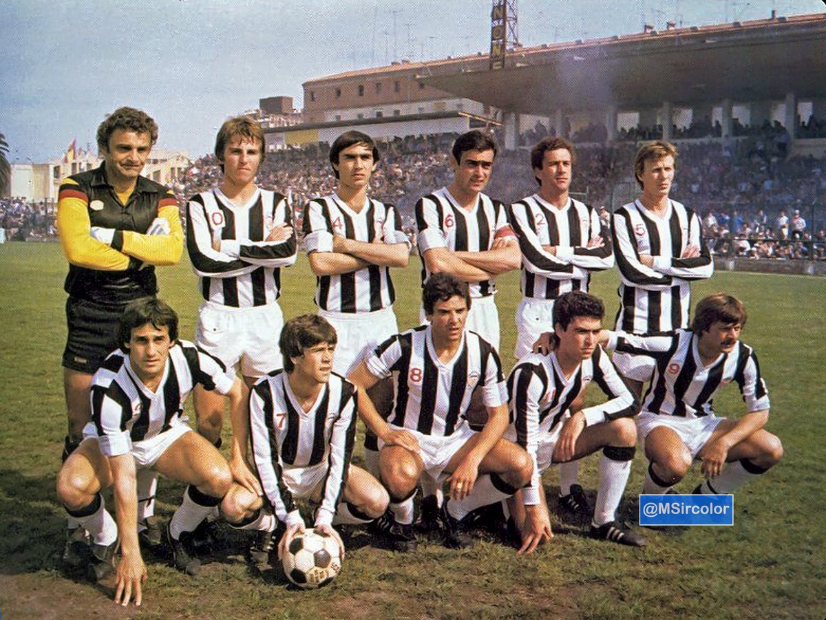 MSircolor's tweet photo. Partido de ascenso a 1ªDiv. en el viejo estadio de #Castalia @CDCastellon 2 @RayoVallecano 0 (17-5-81) posible alineación #Racic #Roberto #Pulido #Planelles #Ferrer #Draganic;; #Navarro #Viña #Ribes #Conde #Bayarri el entrenador era #BenitoJoanet https://t.co/ZEv2SdweJ8
