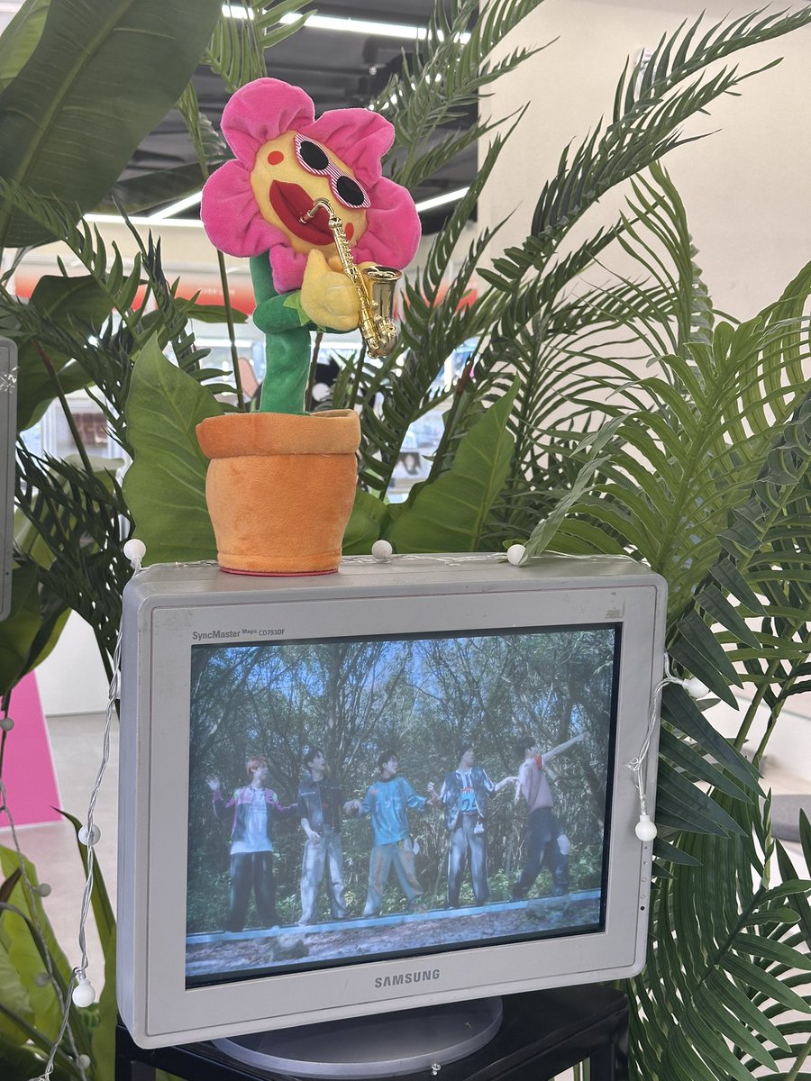 넘무 귀여웠던 6주년 팝업.. 눈 너무 아파서 제대로 못본게 아쉽다🥺