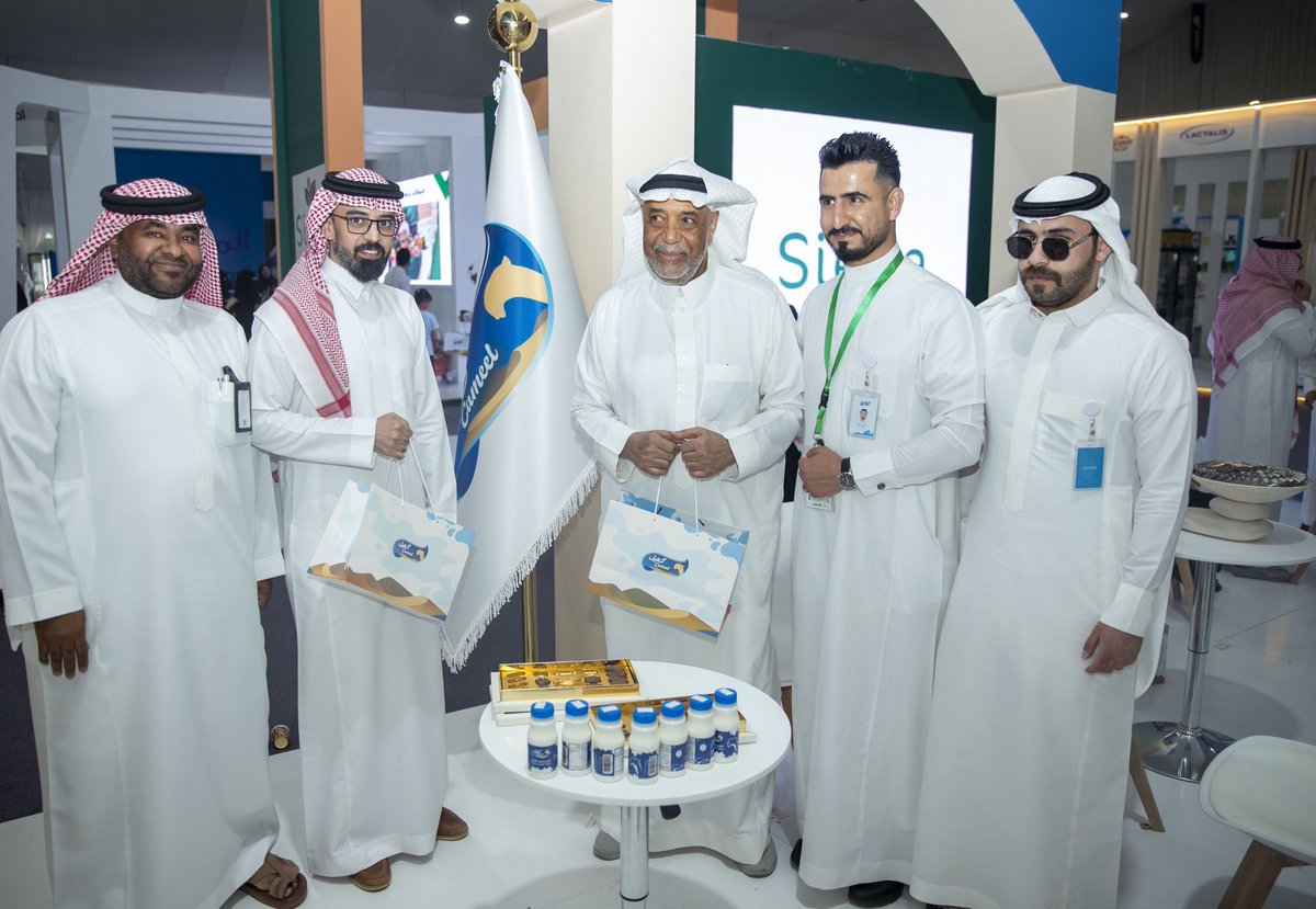 الإعلامي القدير جاسم العثمان يزور #المنتدى_السعودي_للألبان بمحافظة #الخرج حيث عبّر عن إعجابه بالتنظيم المميز والمشاركات الوطنية الرائدة التي تعكس تطور قطاع الألبان في المملكة، مشيدًا بجهود الجهات المشاركة في تعزيز منظومة الأمن الغذائي.

<a href="/m3jassim/">جاسم العثمان</a>