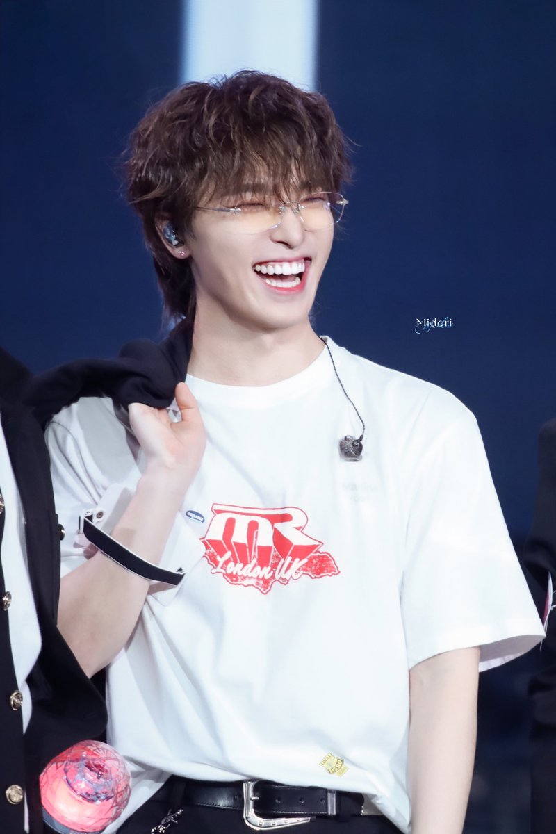 20250424 Holiday in Osaka

#디노 #DINO #이찬 #李灿 #ディノ
#세븐틴 #SEVENTEEN
<a href="/pledis_17/">세븐틴(SEVENTEEN)</a>