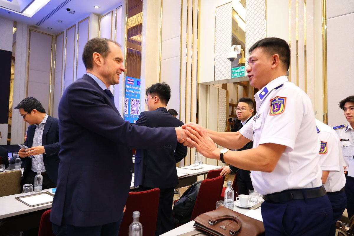 ESIWA_EU's tweet photo. 💪🏻 EU projects @ESIWA_EU, @CrimarioII and Global Port Safety work to achieve common goals for #MaritimeSecurity in Asia and the Indo-Pacific.

🤝 CRIMARIOII's Alexandru Chiric participated in our 🇪🇺🇹🇭🇯🇵Seminar on the #LawoftheSea

🗞️👉https://t.co/qxLVcywfCg https://t.co/ONPCwo1a54
