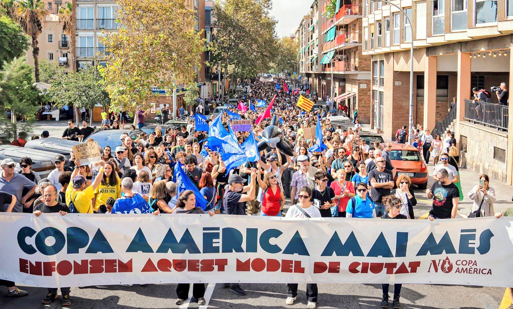 A la ciutat en venda, qui paga mana.

#CopaAmèricaMaiMés
#BoicotLouisVuitton
#RecuperemElParkGüell