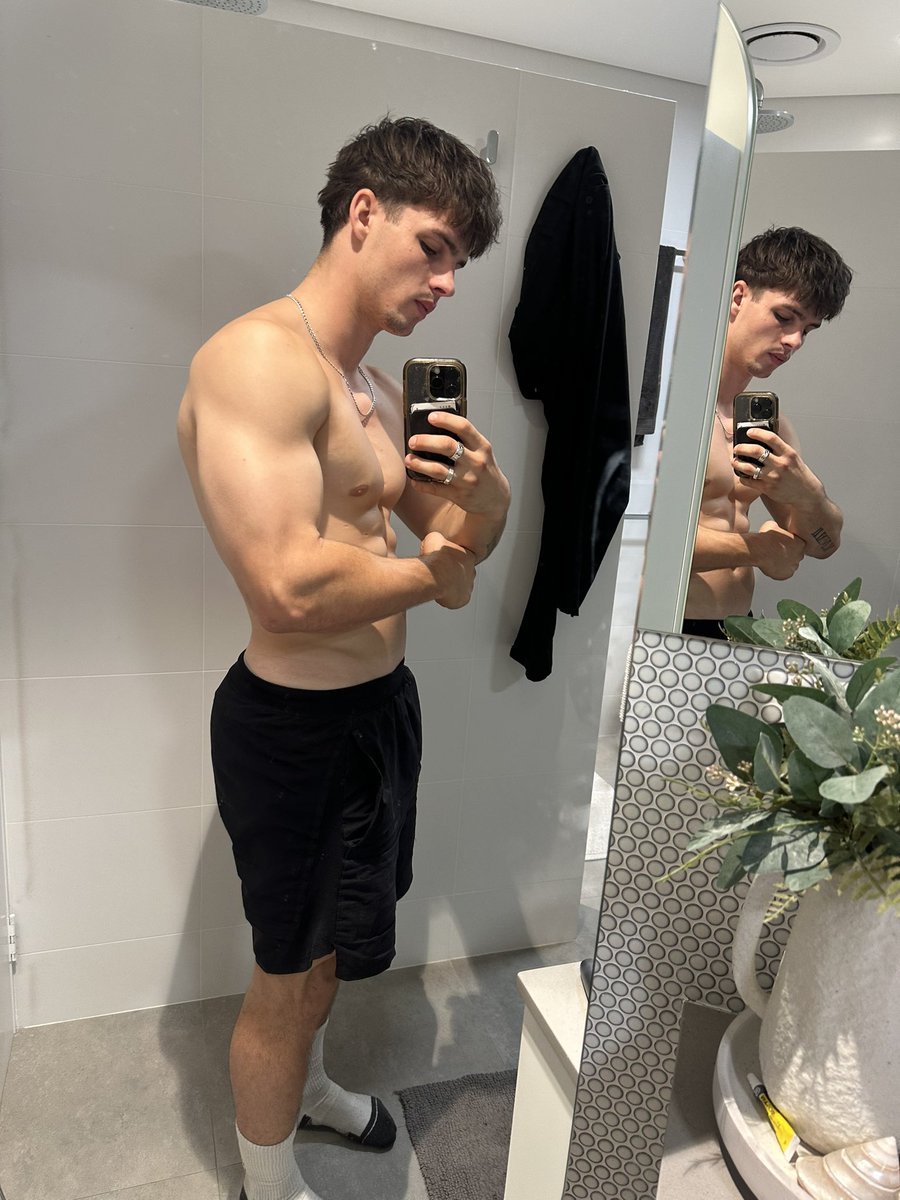 MasterLucaAU's tweet image. I deserve to be spoiled, and you exist to pay. Who’s covering my next meal, my next shoes, my next anything?

#Findom #CashMaster #PayPig #ServeMe #TributeNow