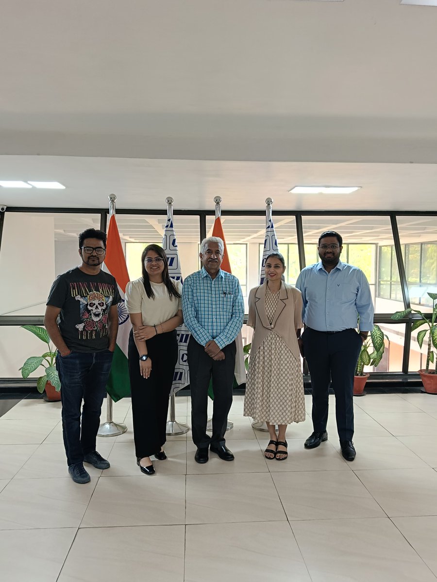 Mindcogco's tweet photo. AI is becoming the core of how modern businesses think, work, and grow. At @Mindcogco we joined @FollowCII & @HPIndia AI workshop led by Rocky Jagtiani to explore real-world use cases & prompt engineering #AIInBusiness #PromptEngineering #Mindcog https://t.co/AYFpQvF8nF