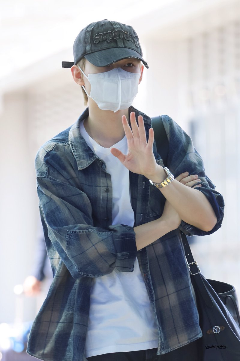 MyKpopHuntress's tweet photo. Safe flight ✈️ Lele, see you in Malaysia 🇲🇾 😘 

#CHAGEEHojichaGenmai #PremiumPerfection #CHAGEE #CHAGEEMY #CHAGEETOGETHER #CHENLEinKL #NCT #NCTDREAM #CHENLE #CHENLEIsOurCHAGEEya https://t.co/4yGKGJqugi