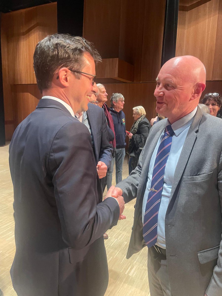 BrgJp's tweet photo. François-Xavier BELLAMY nous a gratifié d'une superbe intervention démontrant toute la pertinence du projet que portent Bruno et François-Xavier pour le parti, pour la France et pour l'Europe. 
Le 18 mai, les LR voteront Bruno RETAILLEAU. https://t.co/CaBDWlryzN