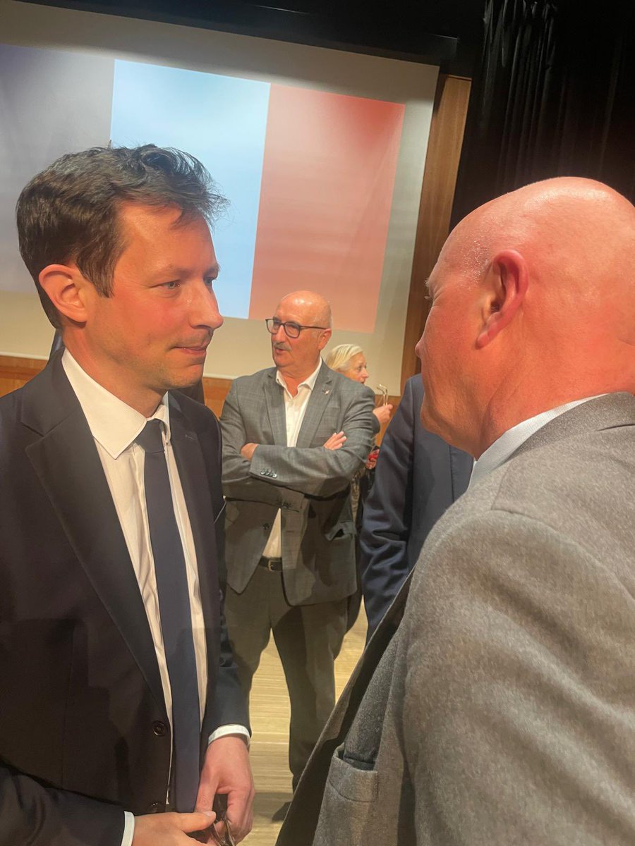 François-Xavier BELLAMY nous a gratifié d'une superbe intervention démontrant toute la pertinence du projet que portent Bruno et François-Xavier pour le parti, pour la France et pour l'Europe. 
Le 18 mai, les LR voteront Bruno RETAILLEAU.