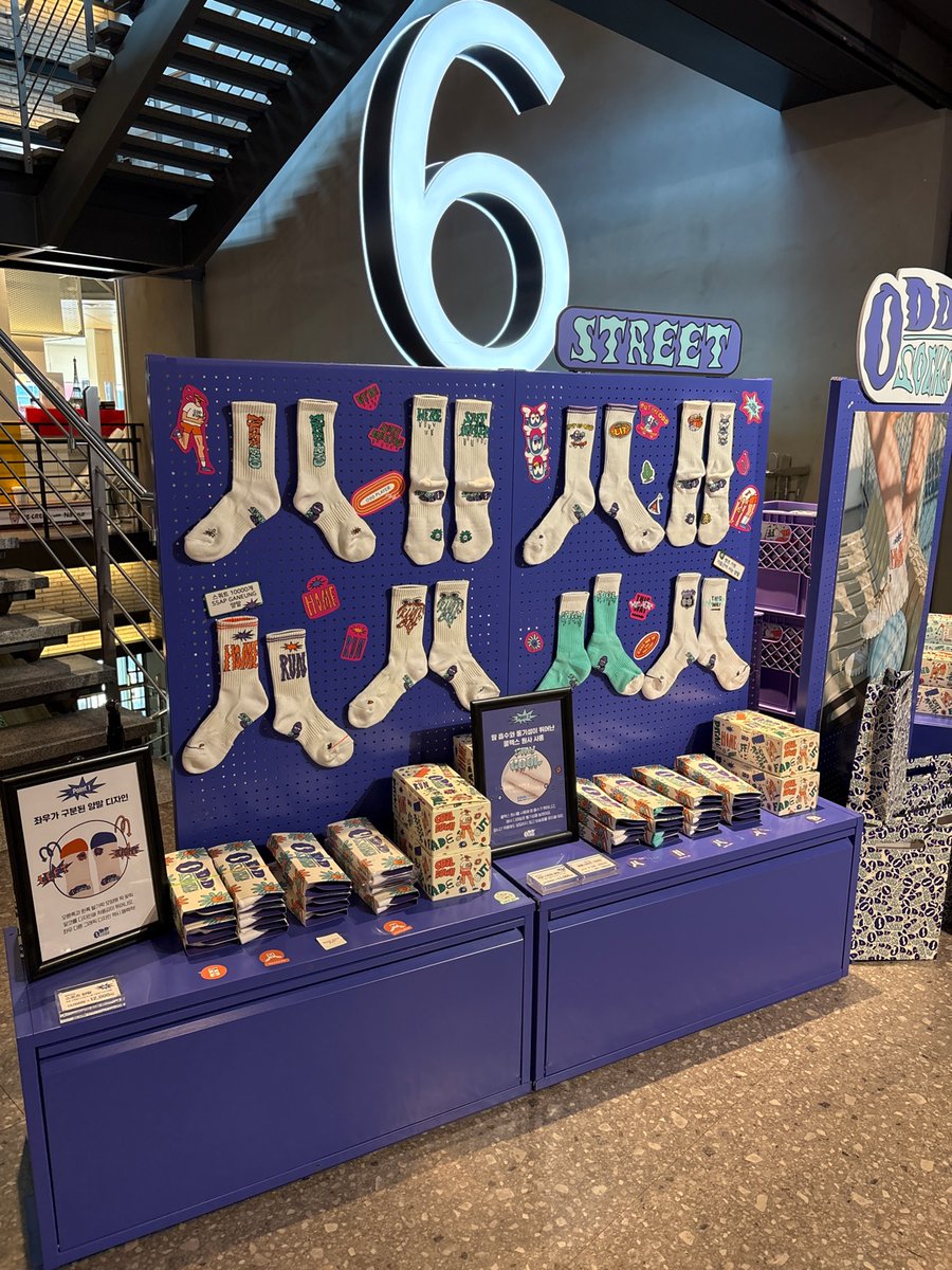 shop_oddsocks's tweet photo. 🧦 오드삭스 팝업!
*아이파크몰 용산점 6층
*04.25 ~ 05.08
짝짝이 양말들, 잠깐 구경하러 오세요 :)

🧦 ODDSOCKS POP-UP
*I-PARK Mall Yongsan, 6F
*April 25 – May 8
Odd socks are in town.

#오드삭스 #아이파크 #팝업스토어 #oddsocks #짝짝이양말 https://t.co/WH4lBBfyXB