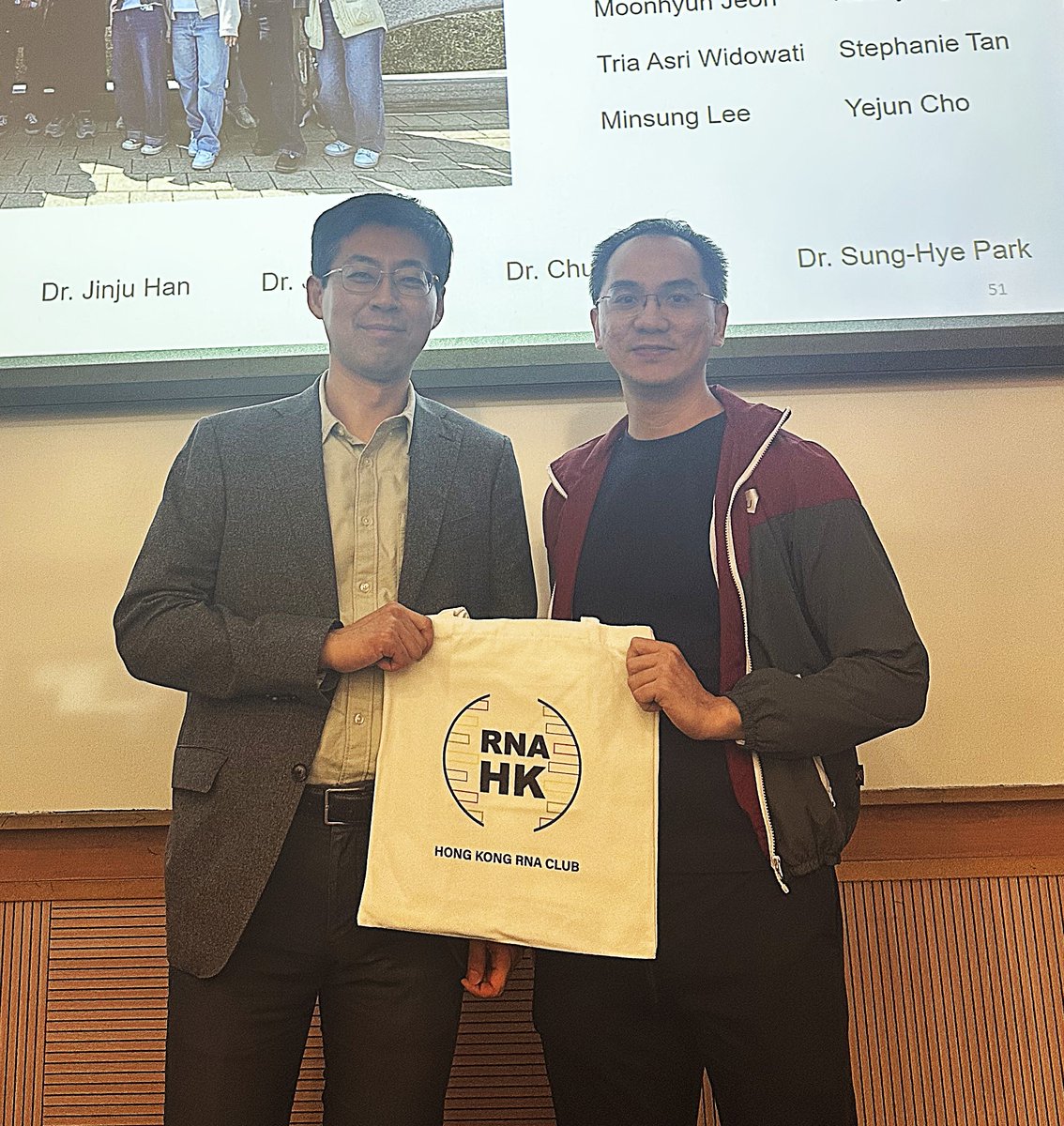 HKRNAClub's tweet photo. Thanks Prof. Yoosik Kim from Korea Advanced Institute of Science and Technology for sharing his work on Gene Regulation by Alu Elements in Untranslated Regions in @HKRNAClub hybrid seminar! Over 60 online and on-site participants attended! #HKRNAClub #RNA https://t.co/SOCVyO3nqJ