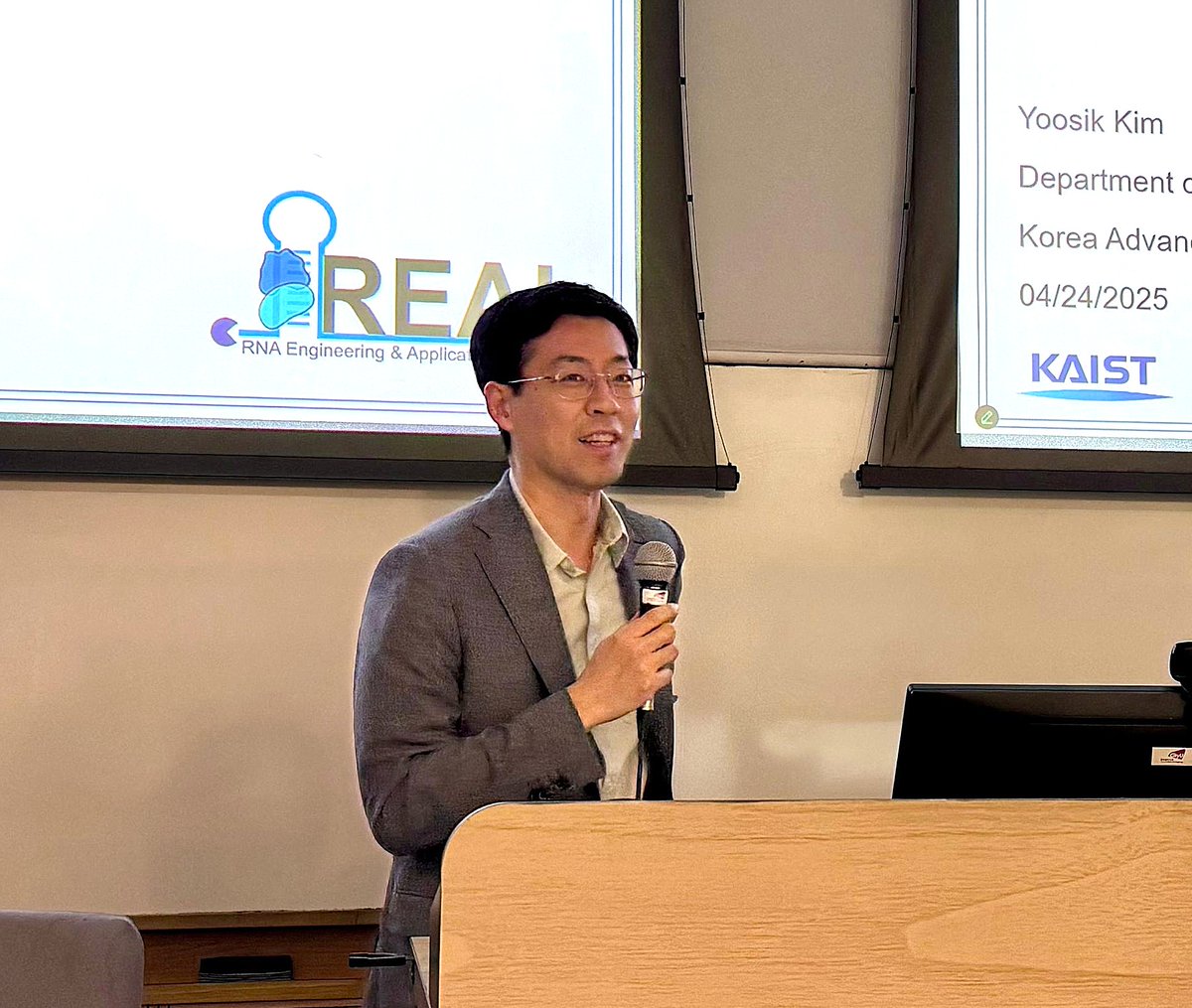 HKRNAClub's tweet photo. Thanks Prof. Yoosik Kim from Korea Advanced Institute of Science and Technology for sharing his work on Gene Regulation by Alu Elements in Untranslated Regions in @HKRNAClub hybrid seminar! Over 60 online and on-site participants attended! #HKRNAClub #RNA https://t.co/SOCVyO3nqJ