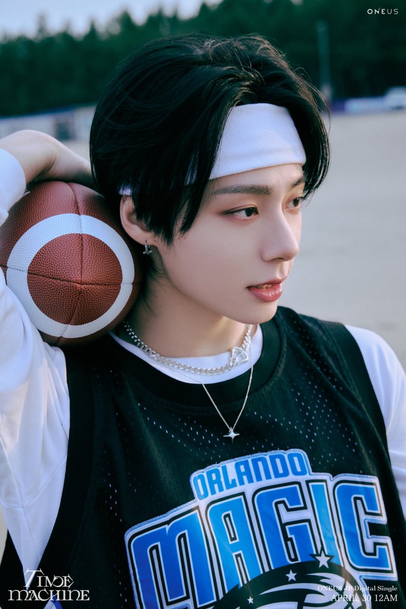 official_ONEUS's tweet photo. [#원어스]

ONEUS JP Digital Single 'TIME MACHINE'

CONCEPT PHOTO
🎇HWAN WOONG🎇

2025.04.30 12AM (KST) RELEASE✔

#ONEUS #환웅 #HWANWOONG 
#Digital_Single 
#TIME_MACHINE https://t.co/UZboajuTFf