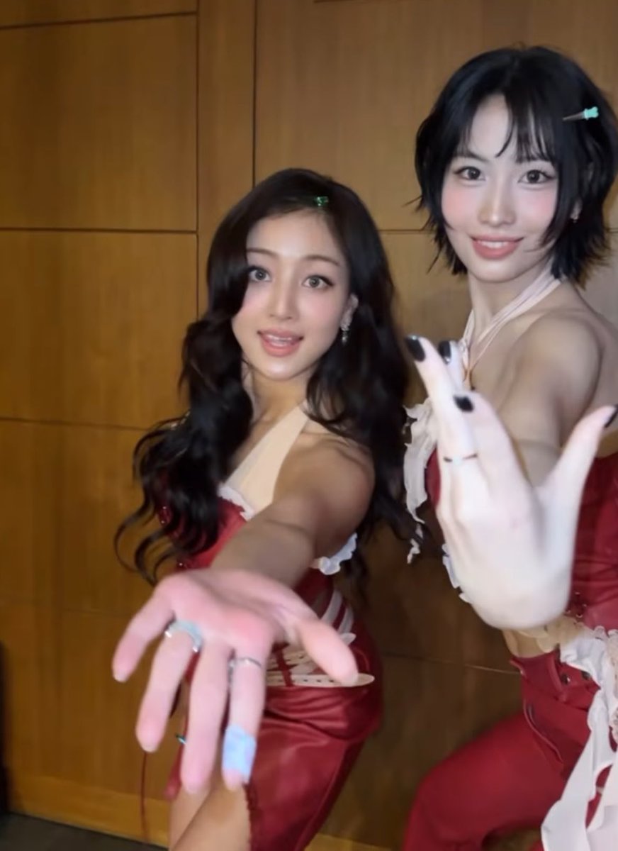 Minaxm_jp's tweet photo. ミナちゃんしきちゃんすぎるけど
2人のここも好きw https://t.co/fw5dFKxIzR