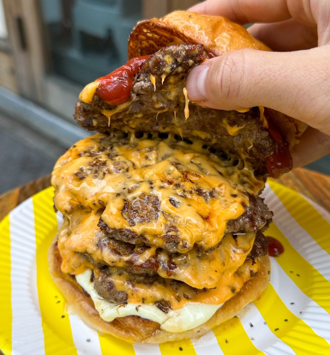 代々木のJB'S TOKYO
ここはバンズから手作りしていてバーガーへのこだわりハンパない
東京でもトップクラスに美味いのにコスパ高くて神