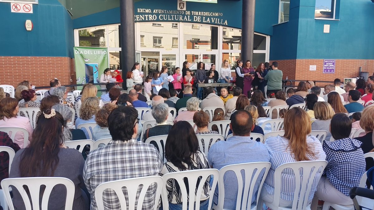 LECTURA, MÚSICA Y RECONOCIMIENTO A VOLUNTARIOS/AS MEJORES LECTORES Y LECTORAS. ENTREGA DE DIPLOMAS A LOS/AS MÁS CURIOSOS/AS 📚🎶🎤
Muchas gracias a todos por asistir a este día tan gratificante y especial para nuestra biblioteca😊❤️
#bibliotorredel #diadellibro2025