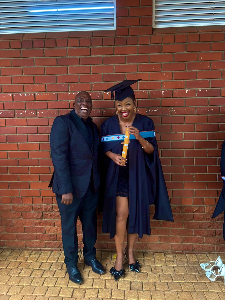 uNomandlaa's tweet photo. It wasn’t an easy journey but God did 🥺♥️👩🏾‍🎓#Graduation https://t.co/yo0VDHDSP7