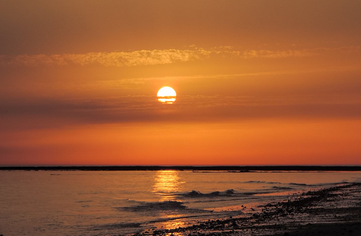 Atardeceres veraniegos por la costa atlántica gaditana de Rota, feliz día <a href="/tiempobrasero/">Tutiempo</a> <a href="/ElTiempoA3/">El Tiempo de Antena 3</a> <a href="/Tiempo_Mercedes/">Mercedes Martín</a> <a href="/lasextameteo/">La Sexta Meteo</a> <a href="/fcocachometeo/">Francisco Cacho</a> <a href="/alvaronavvv/">Álvaro Navarro</a> <a href="/Cris_Lop_deVal/">Cris López de Val</a> <a href="/el_tiempohoy/">El Tiempo Hoy</a> <a href="/RosaliaFdz/">Rosalía Fernández</a> <a href="/ElTiempo_tve/">El Tiempo en TVE</a> <a href="/abarniol_tve/">Albert Barniol</a> <a href="/slaplana_tve/">Silvia Laplana</a> <a href="/objtormentas/">Objetivo Tormenta (David Mancebo)</a>