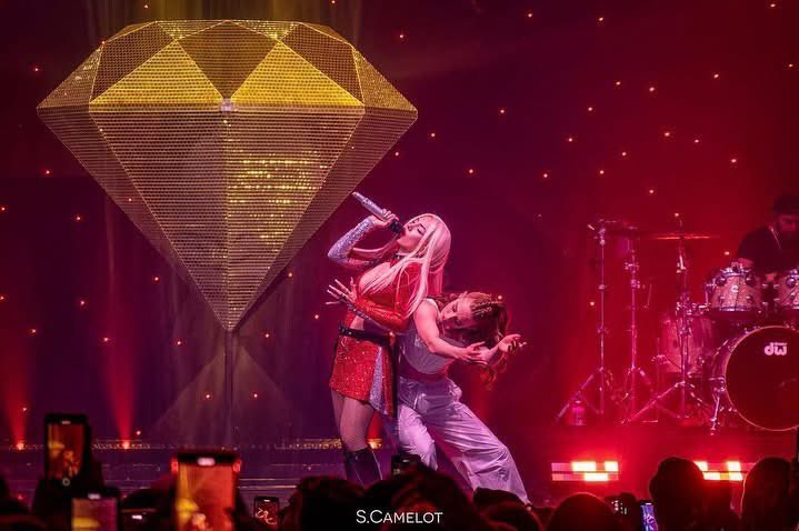 AvaMaxLiveTour's tweet photo. 🎞️ : Il y a deux ans, @avamax a enflammé la scène mythique de l’@OLYMPIAHALL pour sa première fois, lors de sa tournée épique « On Tour (Finally) » ! 🎤✨ Une soirée inoubliable pour ses fans français ! 🇫🇷
#AvaMax #Olympia #OnTourFinally #MusiquePop https://t.co/ZXYPHuvYqU