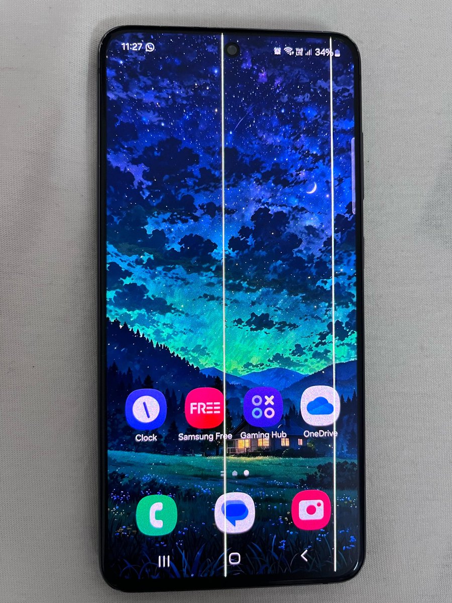ibinuhusain's tweet image. After the recent software update, my Samsung phone is showing two lines on the display. It looks like a bug that wasn’t there before. Anyone else facing this? @SamsungSupport, I’d appreciate some help or guidance on how to fix it. @SamsungIndia #Software #DisplayIssue #FixPlease