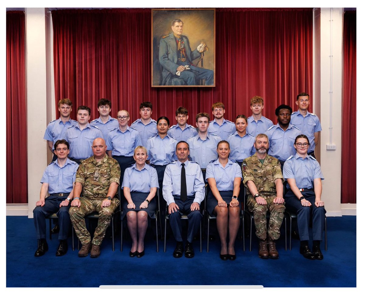 6 FTS Defence Trainers completed the Tedder Academy of Leadership Instructor Workshop. Pictured, 15 students from 8 UAS sqns, who received  intensive programme developing knowledge on the basic tenets of Leadership within the RAF. #tedderacademy #6fts #Leadership #rafcranwell