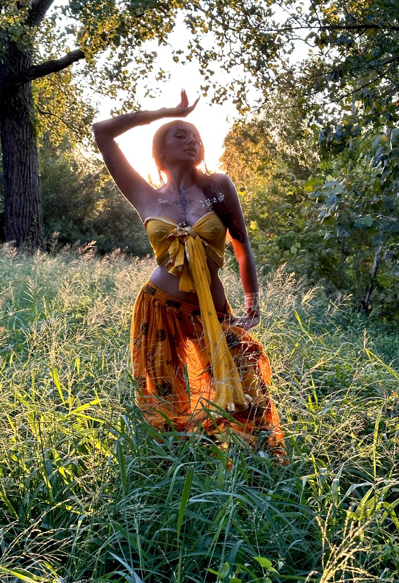 submit_to_rani's tweet photo. mother earth’s favorite https://t.co/czsMC3Jz3I