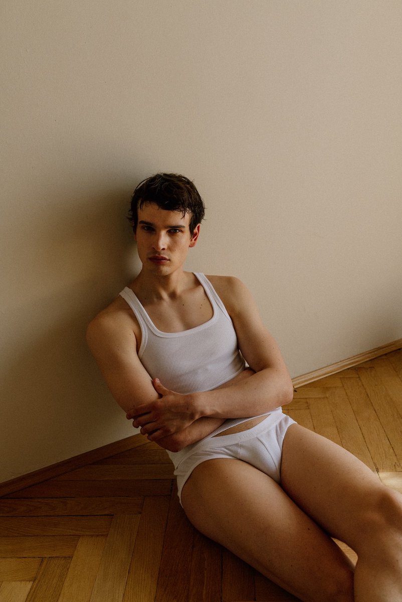 frnkow's tweet photo. Federico in #FRNKOW
#FRNKOWESSENTIALS

#tanktop #briefs #whiteytighties https://t.co/6mrqs4RsLL