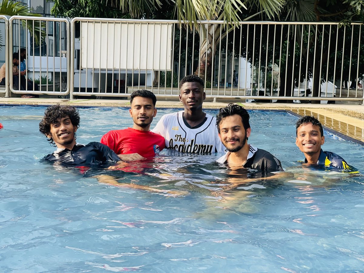 SazifRahman's tweet photo. Happiness is a day spent in the pool with your people.🏊 https://t.co/N1mKdo7X3J