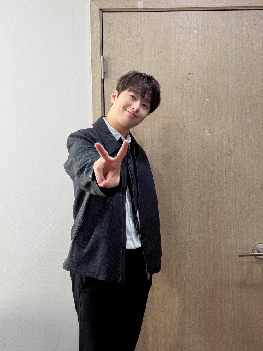 ChanWonOfficial's tweet photo. 📸 찬또그래퍼 📸

<신상출시 편스토랑>에
셔츠를 입고 나타난 찬원?!🫢

또셰프의 요리 솜씨와
과거 이야기까지!
궁금하신 분들은😆

오늘 오후 8시 30분
KBS2에서 함께해요~🫶🏻

#이찬원 #LeeChanWon
#편스토랑
#티엔엔터테인먼트 https://t.co/dIGrDSBeeq