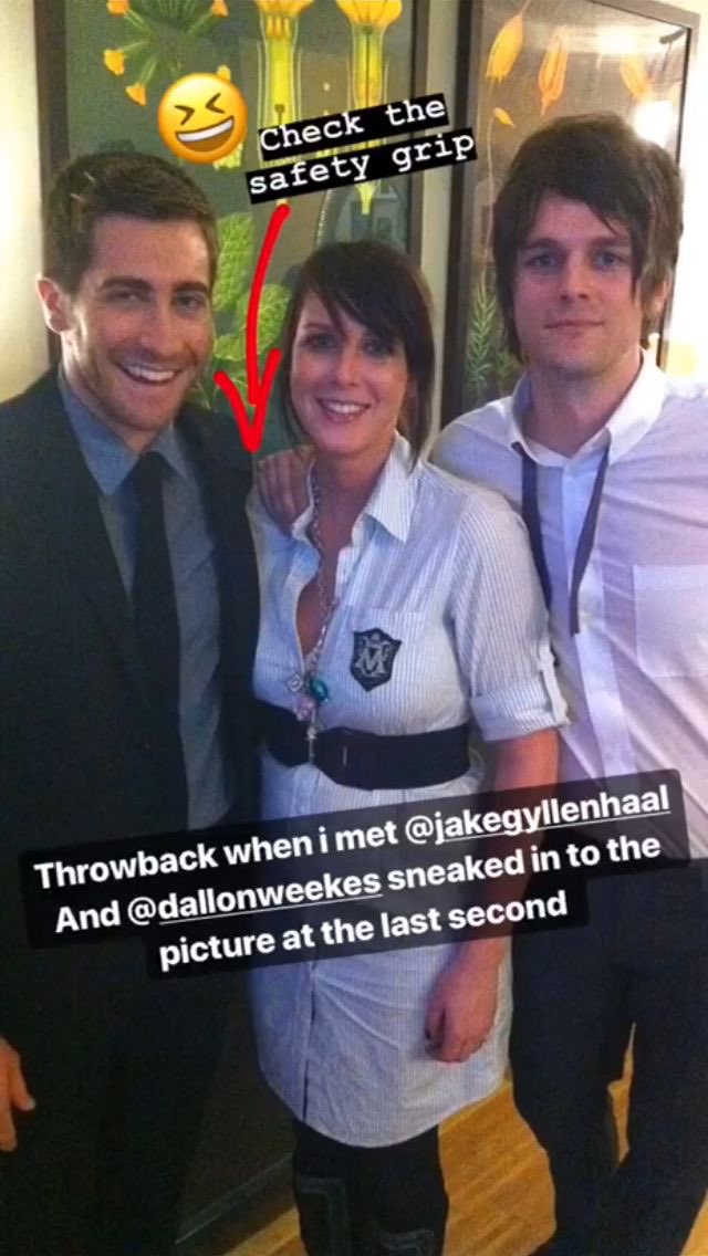 infinitycreek's tweet photo. just GRIPPING her shoulder jake isn’t gonna take her away man 😭 https://t.co/fJV6t5vhDE