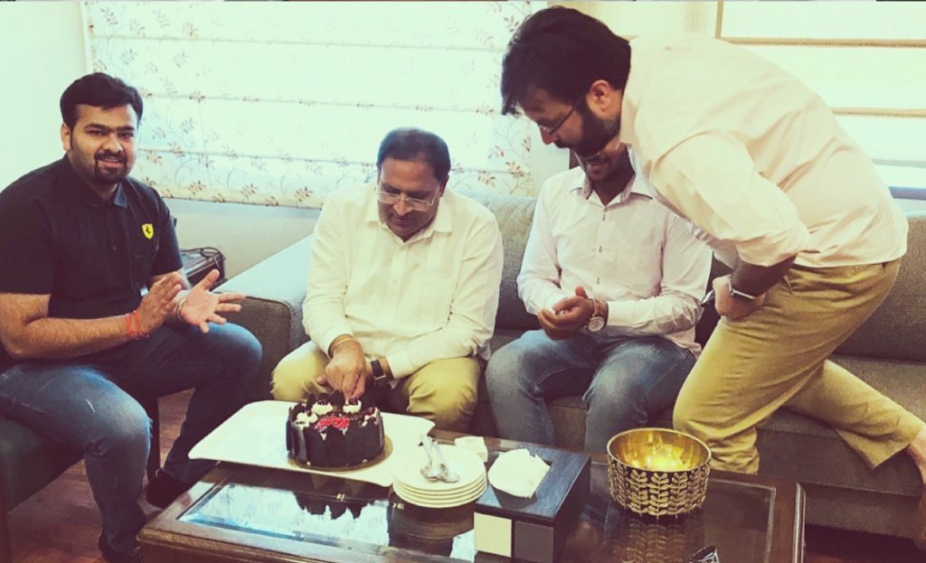 TheTarunGupta's tweet photo. हरियाणा सरकार में कैबिनेट मंत्री व मेरे मार्गदर्शक, आदरणीय श्री @VipulGoelBJP जी को जन्मदिवस की हार्दिक बधाई एवं शुभकामनाएँ। आने वाला प्रत्येक नया दिन आपके जीवन में अनेकोनेक सफलताएं एवं अपार खुशियां लेकर आये। इस अवसर पर ईश्वर से यही प्रार्थना है कि वह वैभव, ऐश्वर्य, उन्नति, प्रगति, आदर्श, स्वास्थय, प्रसिद्धी और स्मृद्धि के साथ आजीवन आपको गतिमान रखे।

@VipulGoelBJP @VipulGoelOFC