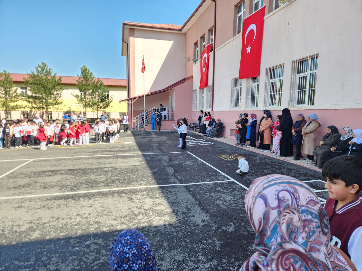 23 Nisan Ulusal Egemenlik ve Çocuk Bayramını okulumuzda da coşku ile kutladık. <a href="/Yusuf__Tekin/">Yusuf Tekin</a>
<a href="/valisimsek/">Yılmaz Şimşek</a>
<a href="/sivasmem/">Sivas Millî Eğitim Müdürlüğü</a>
<a href="/erdogan_fatih66/">Fatih Erdoğan🇹🇷</a>
<a href="/Ekremyurt_/">Ekrem Yurt</a>
<a href="/Sivas_HEDEF/">Sivas Hedef Projesi</a>