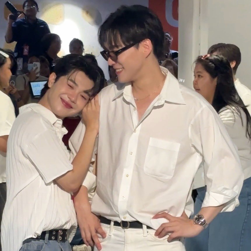 เจย์นีวา tweet media