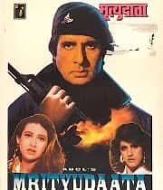 BollyMemories's tweet photo. #28YearsOfMrityudaata 25Apr1997
#AmitabhBachchan #DimpleKapadia #KarishmaKapoor #PareshRawal #AshishVidyarthi #DeepakTijori #MukeshRishi #FaridaJalal #Pran and #DalerMehndi
#Sameer
#AnandMilind
#MehulKumar https://t.co/0gjb4vlmaf
