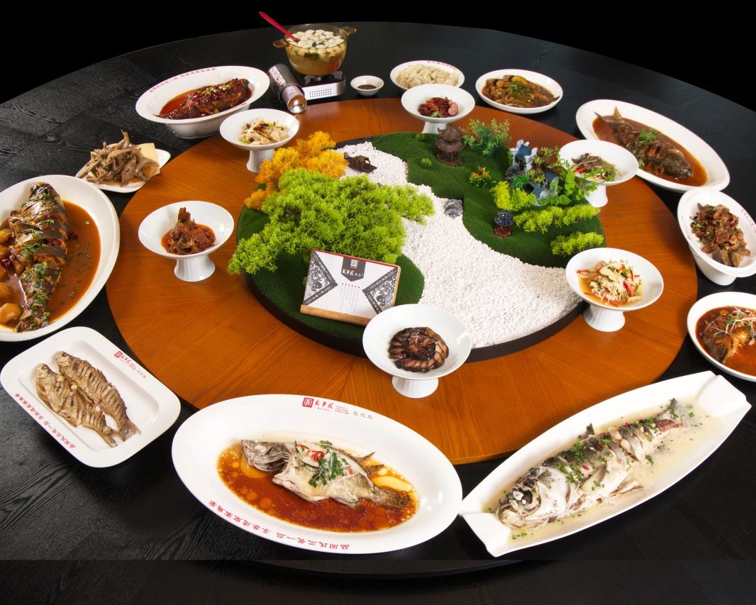 DiscoverJilin's tweet photo. From the bountiful waters of Songhua Lake comes the legendary Whole Fish Feast! 🐟✨ Savor steamed, braised, fried & sweet-sour masterpieces, each dish showcasing a unique fish species. A true symphony of flavors from Northeast China’s aquatic treasure.
#SonghuaLake #FishFeast https://t.co/3oaszOCfGP