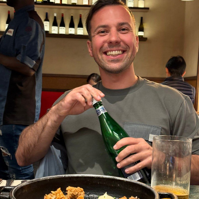 FAANGCareers's tweet image. Привет, это Женя Трофимов, дизайнер из Лондона (но сейчас я в Мадриде).

В нашем комьюнити дизайнеров уже 17 тысяч!

У нас все про международную карьеру дизайнера - статьи, стримы с дизайнерами из FAANG+, про жизнь и работу в Лондоне.

Жду тебя в канале, ссылка в профиле :)