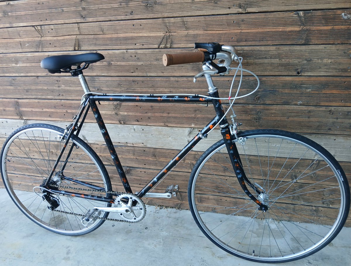 JBIKES2's tweet photo. Nouveau sur notre site https://t.co/30McWwwlJH, ce vélo Citadin en taille 53 cm (1.70 - 1.75 m) !            

#vélo #velovintage #citadin https://t.co/MXezxUecAK