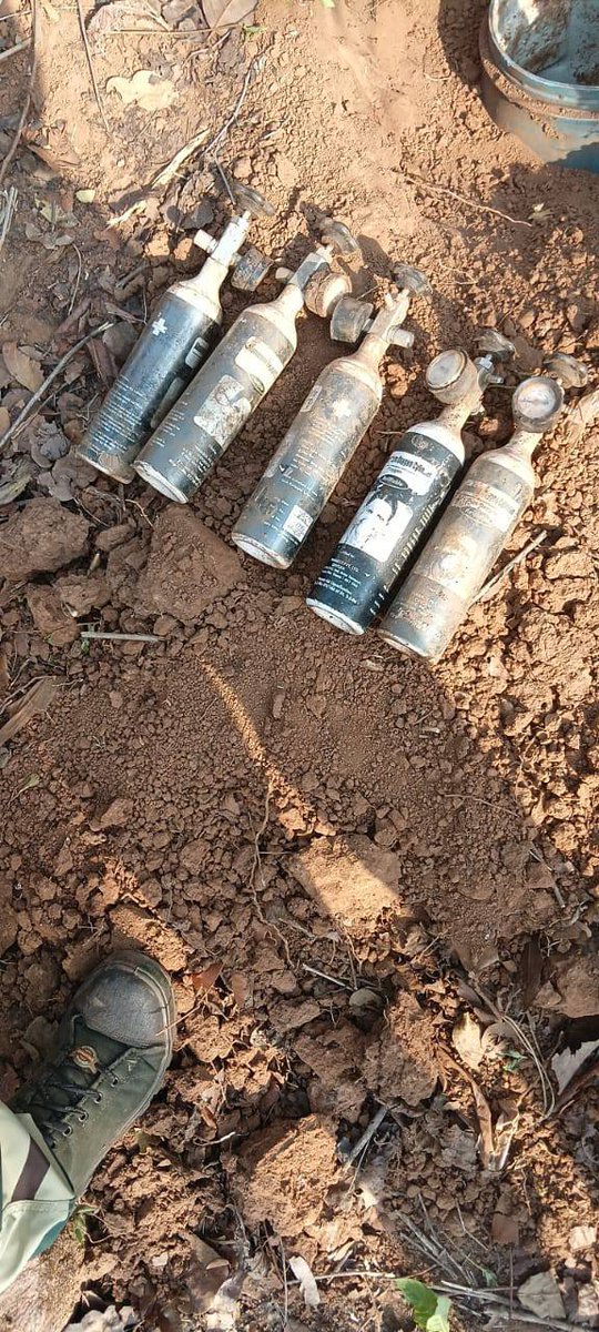 IamJat_Rohit's tweet image. Big Victory against  L@l TErr0r in 0disha , after a Long 0ps #BSF Jawan recovered IED that was P0ted by Naxalite.
Our security Force regularly Breaking the Back bone of #Naxal Ideology #LineOfControl #NaxalFreeBharat #BSFOdisha #NaxalsAimThwarted #TejRan
