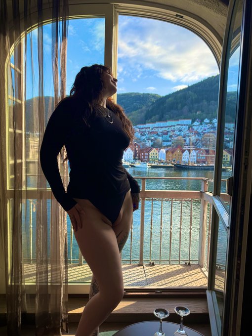 Watch Sarah B 🇦🇺's leaked NSFW photo on TwXstars