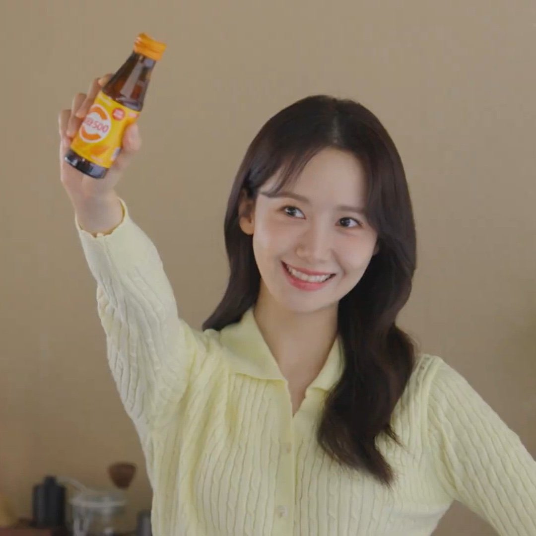 ordinarynojaem's tweet photo. YoonA, the Vita500’s model🥹🧡

2011                                                 2025 https://t.co/PUpAzRhyvs