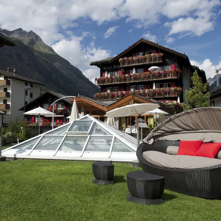 Hotel Julen, Loxone akıllı otomasyonu ile maksimum konfor ve verimlilik sunuyor! 🏨💡
Isıtma, aydınlatma ve enerji yönetimi otomatik kontrol altında. 🌿⚡ 
_________
Akıllı otomasyonla iş ve yaşamı iyileştiriyor ve basitleştiriyoruz.
#Loxonetr #akıllıbina #konaklama #akıllıotel